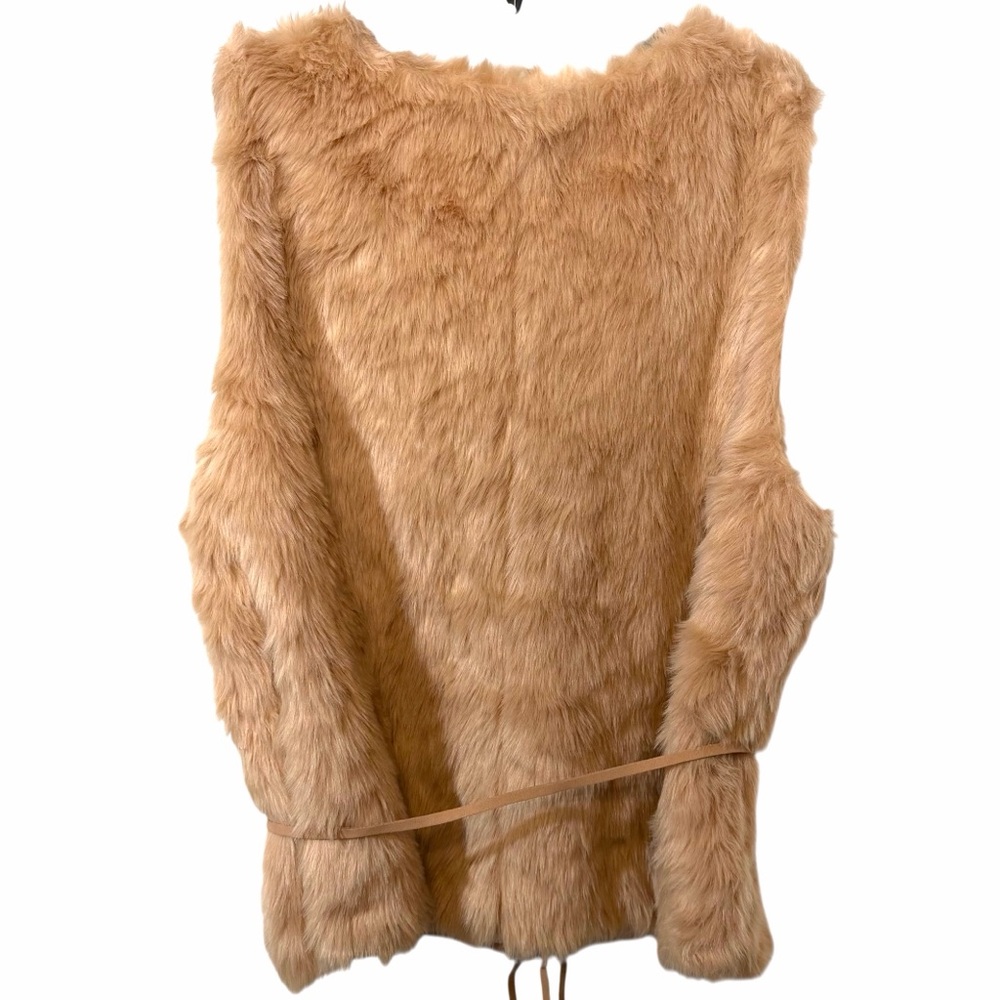 NWT Dusty Rose Faux Fur Vest - Picture 3 of 6